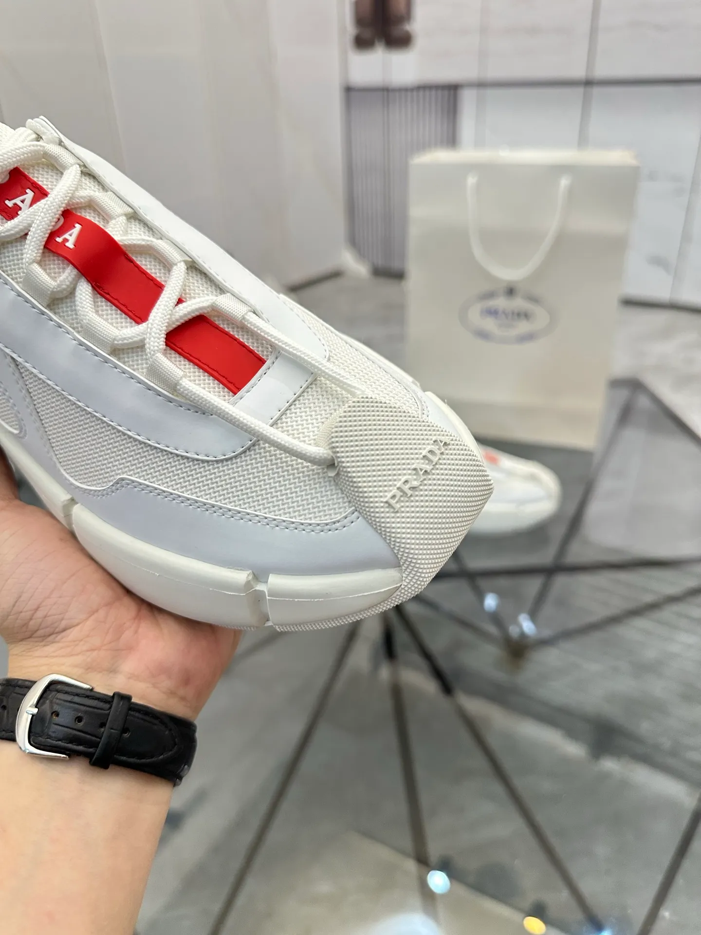 Men's shoes for sale 💰: 💰P540¥ High-end top quality Product trademark: Prada *"Prada*" low-top casual shoes Regular size: 38-45 (can be customized to 46) Product materials: upper imported first-layer cowhide spliced ​​with breathable mesh, breathable lining, cowhide foot pads, original ultra-light foam outsole. No.: 001
